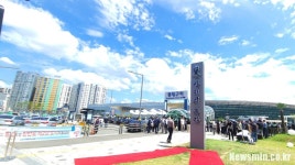 동대구역 광장에 우뚝 선 ‘박정희 광장’ 표지판···홍준표, “반대자도 이해 바래”