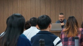 "영어공부는 눈이 아닌 귀" 모국어 습득과 동일한 방법으로 실력 개선