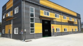 수맥흙침대, 아울렛 대형전시장···26주년기념 공장창고 개방