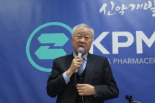 명인제약 이행명 회장, 과도한 자녀 사랑... 광고비 자녀 회사에 몰아줘