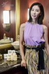 (주)진셍앤오가닉 | [포토] 2018 충청권 중소벤처기업 박람회 홍보대사 한은정, (주)한스오가닉의 안뜰에봄 스킨케어 3종세트 제품과 함께 포즈