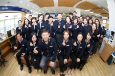 고성군 민원봉사과, 봄맞이 새 근무복 착용…친절서비스 UP