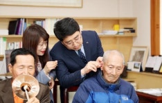 뉴톤보청기 충남지사, 서산시 난청어르신에 보청기 후원