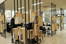 두원공대, 버스정류장을 북까페로 개설 학생 쉼터 공간 운영