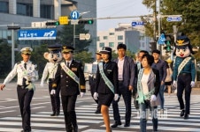 화성서부경찰서, 사람이 보이면 일단 멈춤! 합동 거리캠페인 실시