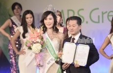 클래식부문에  진 전영애  가 수상의 영광을 안았다