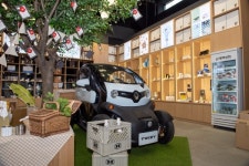 르노삼성차, 부산역 동백상회에 전기차 트위지 전시