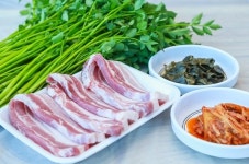 [전국맛탐방] 경북 청도 맛집에서 즐기는 한재미나리와 고소한 제주 삼겹살