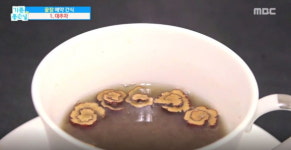 [TV 건강]기분좋은 날, 숙면에 좋은 음식! 우유, 대추차, 바나나, 꿀, 체리, 견과류...홍차와 녹차는 피해라