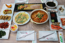 [미식산책] 강릉 경포대 맛집 대영유통 선주직판의 저렴하고 푸짐한 대게로 인기