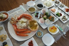 [맛가이버] 고성·속초 동명항 맛집 비치대게직판장, 활어회 제공하여 횟집 찾는 이들 줄이어