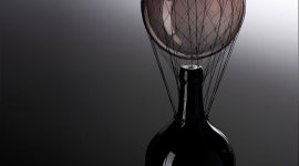 현대 예술가 토마스 사라세노의 작품이 담긴 오르넬라이아 와인