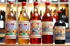 미국에서 매진된 쓰레기장 주스 베르무트(Vermouth)