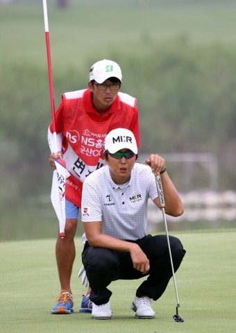 [KPGA-카이도시리즈 4차] 군산CC 전북오픈, 변진재 첫날 공동선두 '샷 이글 행운'