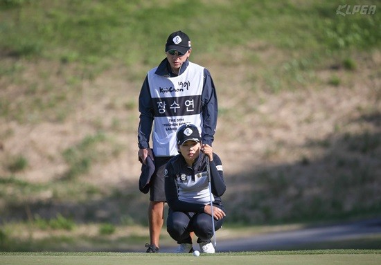장수연, KLPGA 상상인·한경 와우넷 오픈 대회서 2라운드도 선두 마감, 우승까지 한 발짝 더