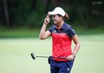 [포토] 맥콜-용평리조트, 버디퍼팅에 캐디와 기뻐하는 김혜진3