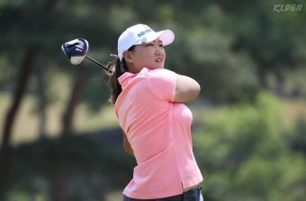 [포토-KLPGA] NH투자증권, 4번홀에서 드라이브샷 날리는 허윤경ㆍ최혜진ㆍ이미림ㆍ이은지ㆍ조아연