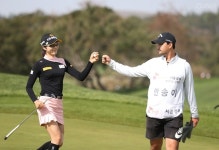 [포토] SK-서경 클래식, 버디 성공 후 갤러리를 향해 인사하는 안송이