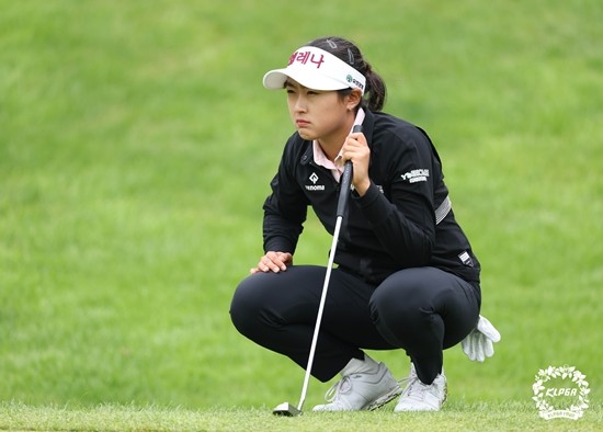 김민주, KLPGA 하이원리조트 여자오픈 2라운드 단독 선두 기록하여 두 번째 승리에 한 발짝!