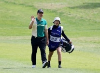 [포토-골프존 오픈] 환한 웃음을 보이며 그린을 향해 걸어가는 윤성호