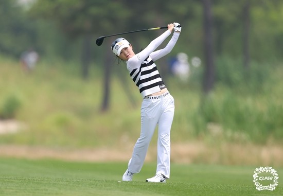 노승희, KLPGA 롯데 오픈 2라운드에서 10언더파로 단독 선두 등극