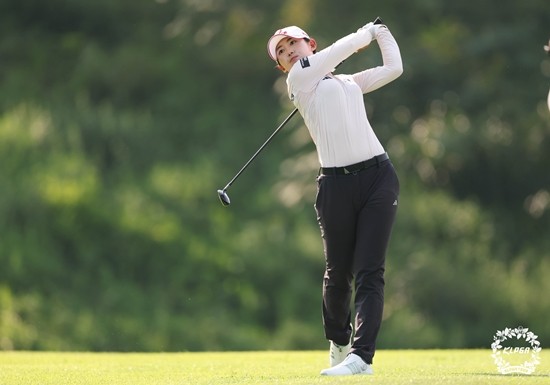 이다연 선수, KLPGA 투어 더헤븐 마스터즈 대회서 중간 선두로 우뚝!