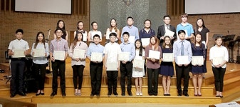 “1년간 너싱홈 찾아 힐링 연주회$ 애썼어요”