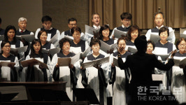 8개 성가대의 주님 찬양