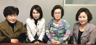 “어르신들 모시고 효 잔치 열어요”