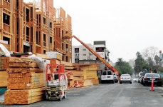 타운 곳곳 공사 중 “주차할 곳이 없어요”