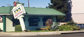 한인 타운 모란각 식당 입간판 파손