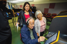터치스크린 톡톡 “종이 투표보다 쉽고 간편”