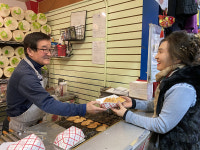 “겨울철엔 따뜻한  붕어빵이 최고죠”