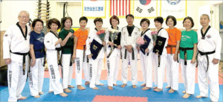 65세 태권 유단자들 얍!