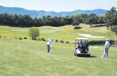 남가주 골프장‘코로나 특수’로 문전성시