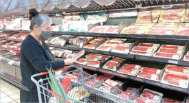 마트 붐비지만 예년보다 차분