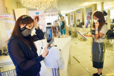 ‘미용실·술집 셧다운, 골프도 가족끼리만’