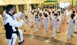 LA 공립학교 태권도 교육 수료식