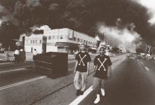 방화 약탈, 무법천지된 타운은 불바다