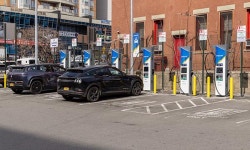 플러싱 제2 공영주차장 전기차 고속 충전기 설치