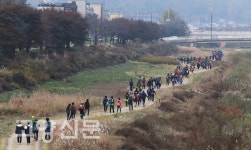 호수공원에서 북한산까지 30㎞ 걸었어요