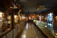 인류 역사를 더듬는 두 개의 촉수, 시계와 칼