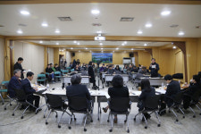 고립된 호수공원에서 활짝 열린 호수공원으로