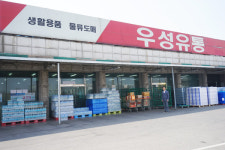 공중파가 주목한 초저가 공산품 유통사