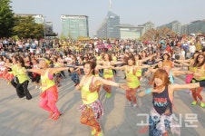 돌풍도 폭우도 잠재운 줌바 마니아들의 열정