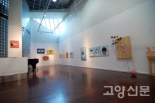 미술작품과 디자인가구, 갤러리에서 만나다