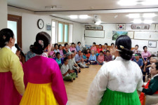 경로당이 동네 문화공연장으로 변신했어요