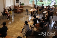 상큼한 재즈 선율에 젖어든 여름날의 콘서트