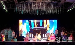 가을밤 호수공원에서 만난 KIss the 춘향
