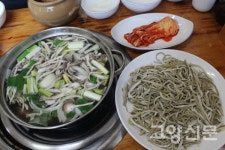뽕잎·동충하초에 해물 듬뿍 칼국수, 맛도 건강도 으뜸